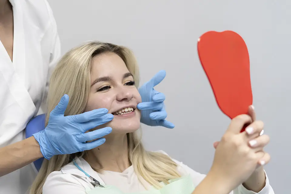 Acrylic Veneers in Houston: Cost, Pros and Cons, and Best Candidates