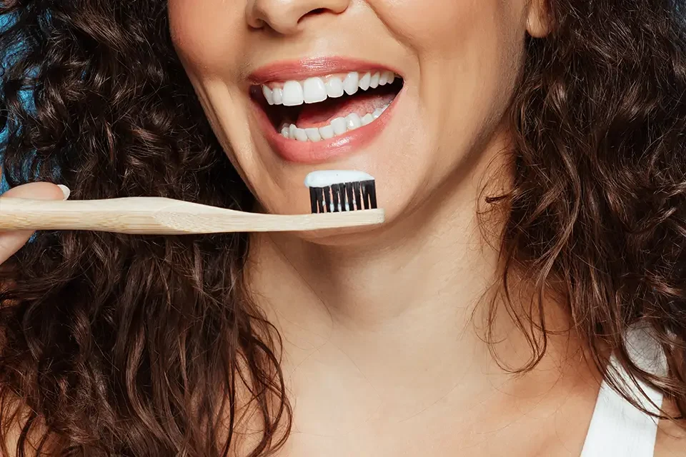 dental routine ¿Qué es el Blanqueamiento Dental en Casa?